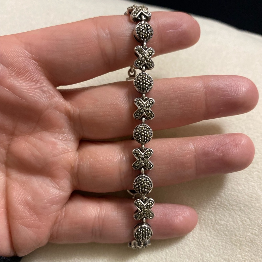Elegant Silver Bracelet with Intricate Design